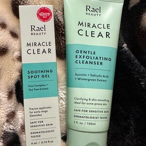 Rare Beauty Miracle Clear Exfoliating Cleanser - Mint Green